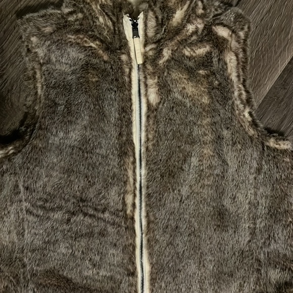 Charter Club, reversible, faux, fur vest, petite small - Picture 3 of 10